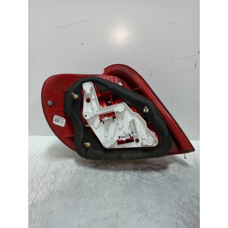 Recambio de piloto trasero derecho para toyota avensis berlina (t 22) 1.6 luna (5-ptas.) referencia OEM IAM 89022023  