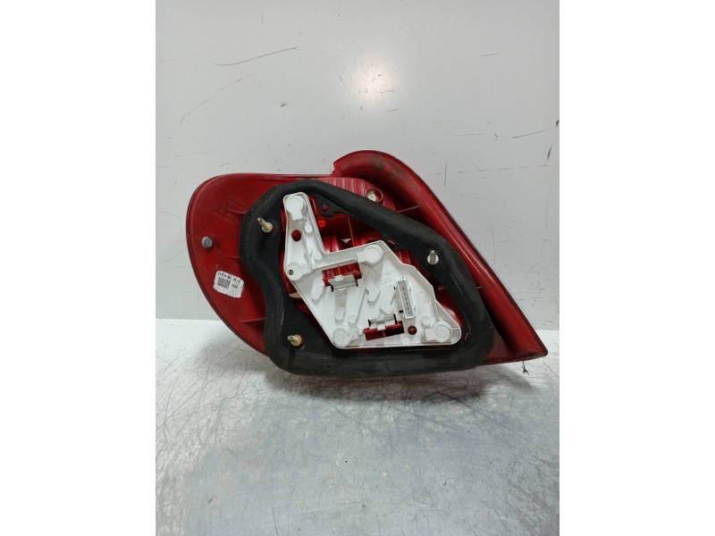 Recambio de piloto trasero derecho para toyota avensis berlina (t 22) 1.6 luna (5-ptas.) referencia OEM IAM 89022023  