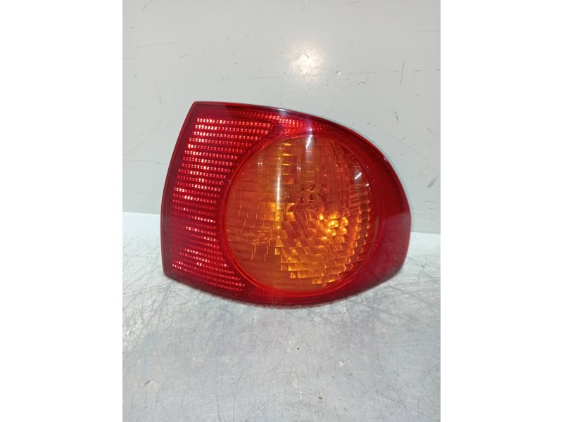 Recambio de piloto trasero derecho para toyota corolla (e11) referencia OEM IAM 22076593  