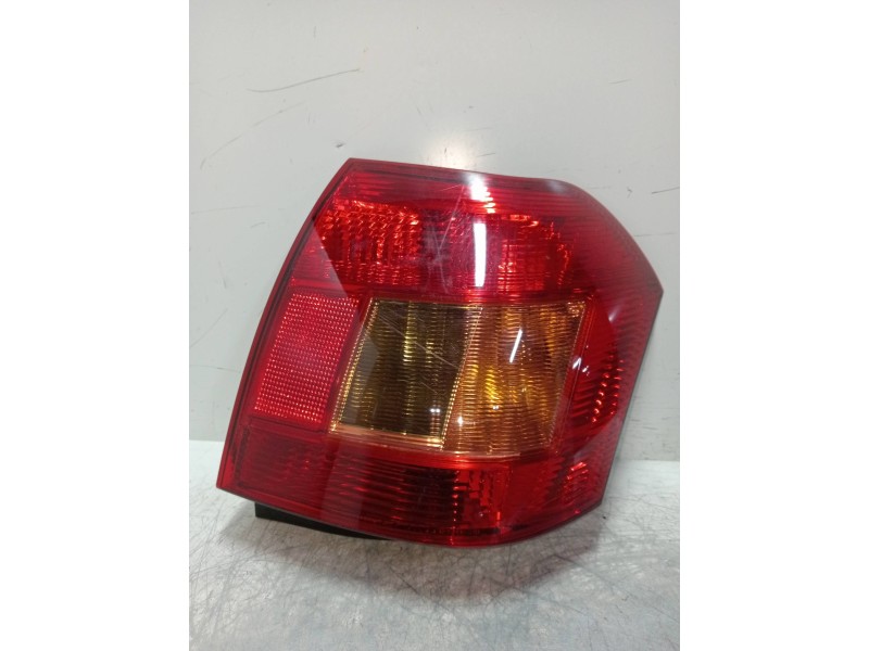 Recambio de piloto trasero derecho para toyota corolla (e12) 2.0 d-4d linea luna berlina referencia OEM IAM   