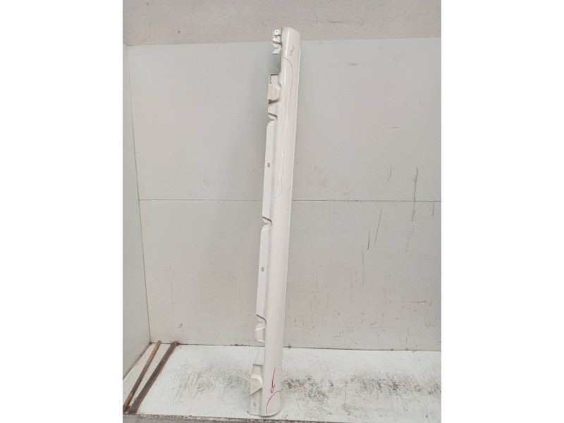 Recambio de faldon lateral para mercedes clase c (w205) lim. 2.1 cdi cat referencia OEM IAM   DERECHO