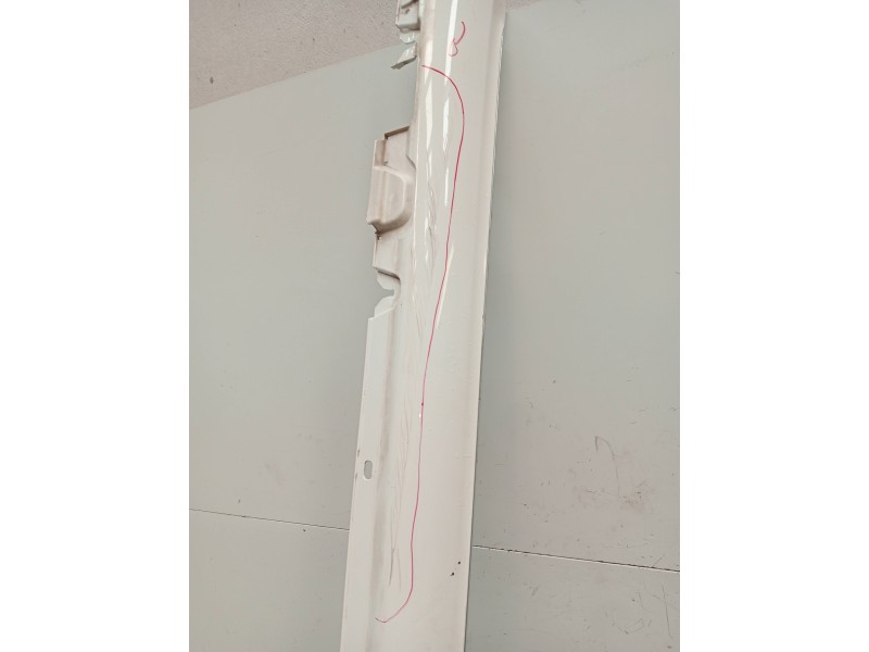 Recambio de faldon lateral para mercedes clase c (w205) lim. 2.1 cdi cat referencia OEM IAM   DERECHO