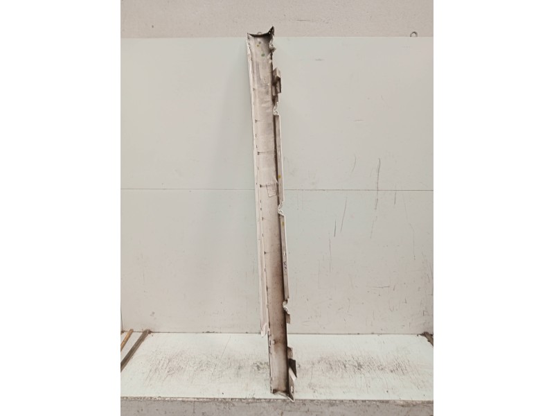 Recambio de faldon lateral para mercedes clase c (w205) lim. 2.1 cdi cat referencia OEM IAM   DERECHO