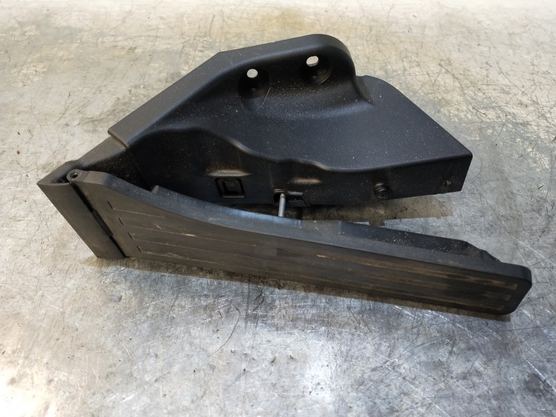 Recambio de potenciometro pedal para mercedes clase c (w205) lim. 2.1 cdi cat referencia OEM IAM A2033000004  