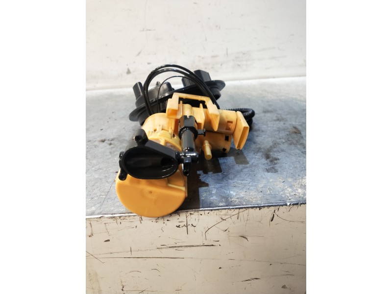 Recambio de bomba combustible para mercedes clase c (w205) lim. 2.1 cdi cat referencia OEM IAM A2054701694  