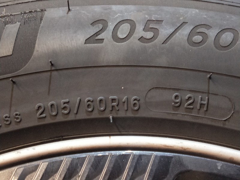 Recambio de juego llantas para kia niro business referencia OEM IAM   205/60/16