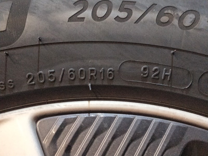 Recambio de juego llantas para kia niro business referencia OEM IAM   205/60/16
