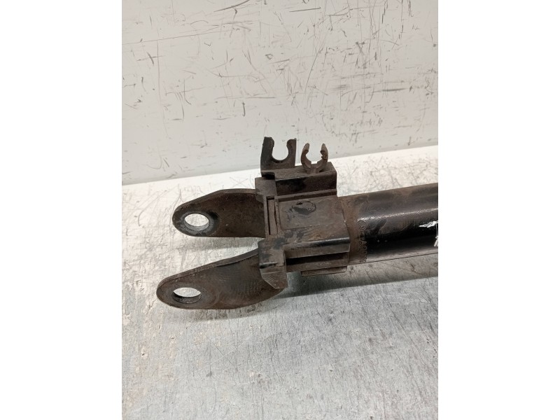 Recambio de amortiguador delantero derecho para mercedes clase c (w205) lim. 2.1 cdi cat referencia OEM IAM A2053200613  