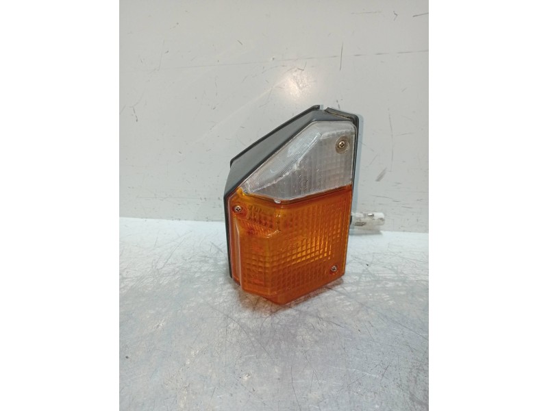 Recambio de piloto delantero izquierdo para toyota land cruiser 60 gx referencia OEM IAM   