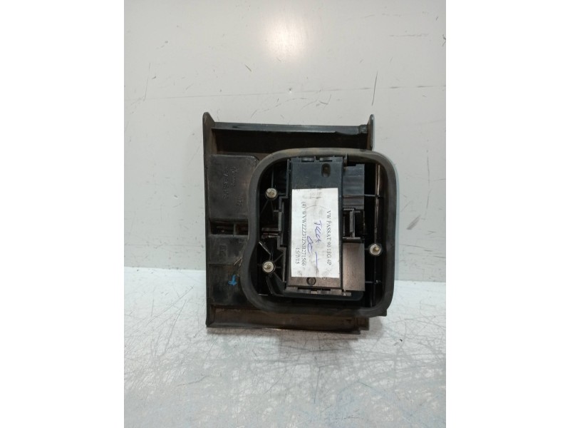 Recambio de piloto trasero derecho interior para volkswagen passat berlina (3a2) 1.8 referencia OEM IAM 357945106  