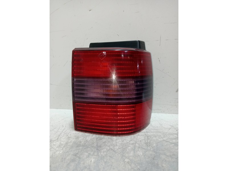 Recambio de piloto trasero derecho para volkswagen passat variant (3a5) davos referencia OEM IAM 3A9945112  