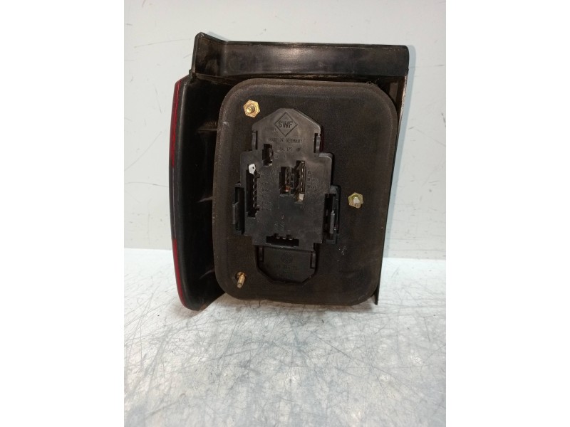 Recambio de piloto trasero derecho para volkswagen passat variant (3a5) davos referencia OEM IAM 3A9945112  