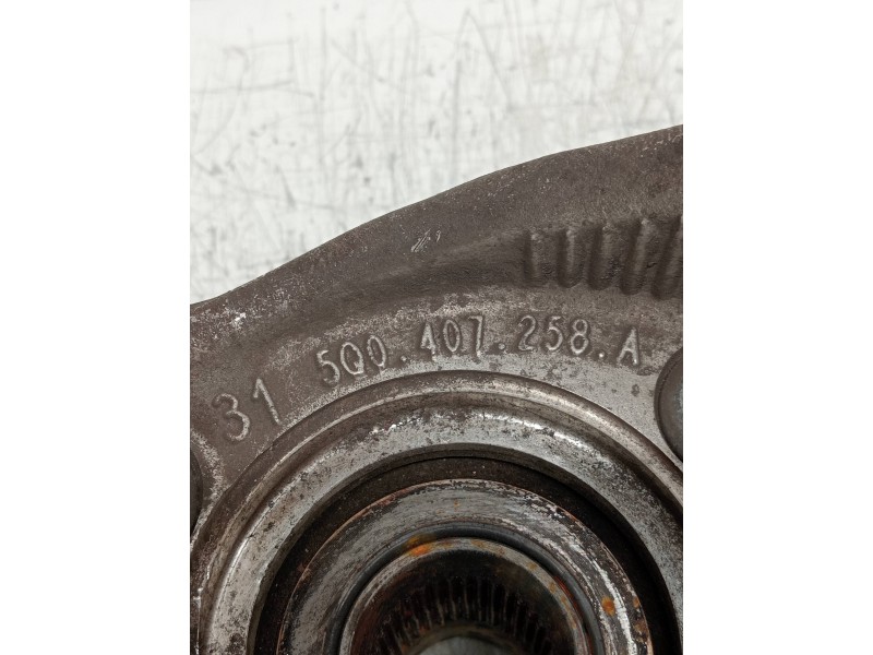 Recambio de mangueta delantera derecha para skoda superb (3v3) active referencia OEM IAM 5Q0407258A  