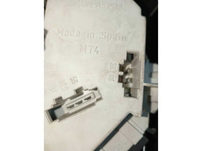 Recambio de piloto trasero izquierdo para volkswagen polo berlina (6n1) básico referencia OEM IAM   