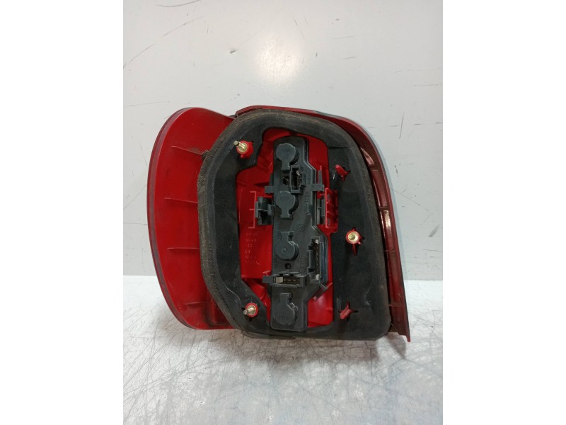 Recambio de piloto trasero derecho para volkswagen polo berlina (6n2) 1.4 referencia OEM IAM   