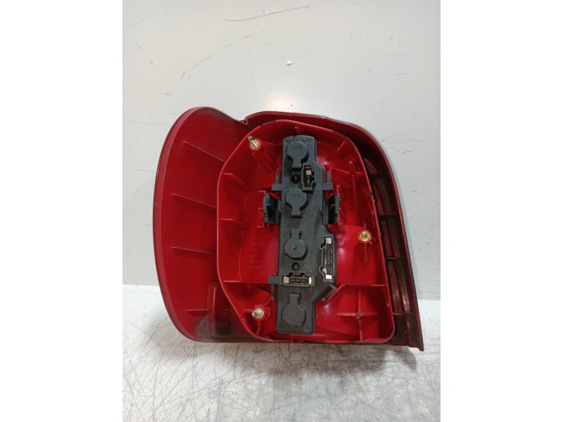 Recambio de piloto trasero derecho para volkswagen polo berlina (6n2) conceptline referencia OEM IAM 6N0945096H  