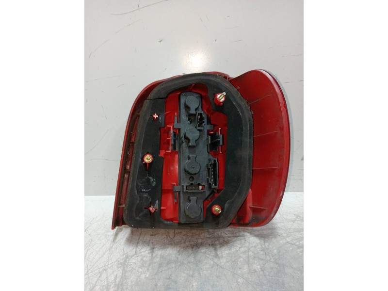 Recambio de piloto trasero izquierdo para volkswagen polo berlina (6n2) trendline referencia OEM IAM   