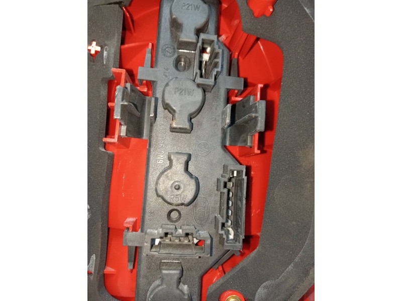 Recambio de piloto trasero izquierdo para volkswagen polo berlina (6n2) trendline referencia OEM IAM   