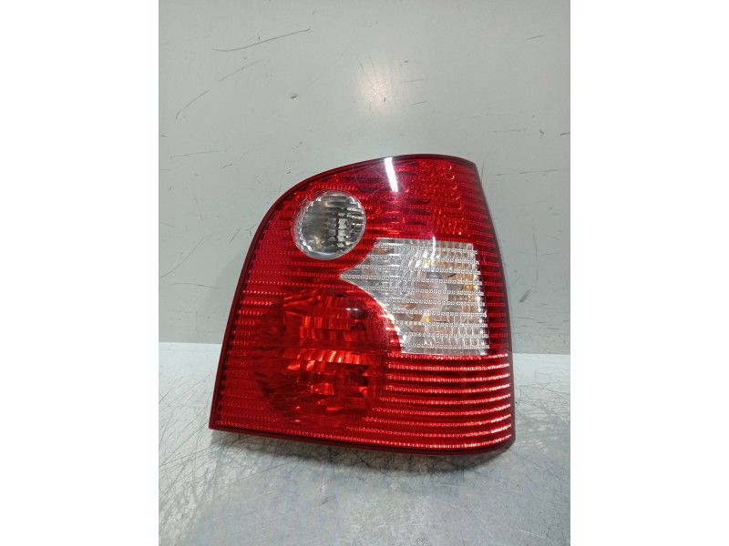 Recambio de piloto trasero derecho para volkswagen polo (9n1) conceptline referencia OEM IAM 6Q6945096G  