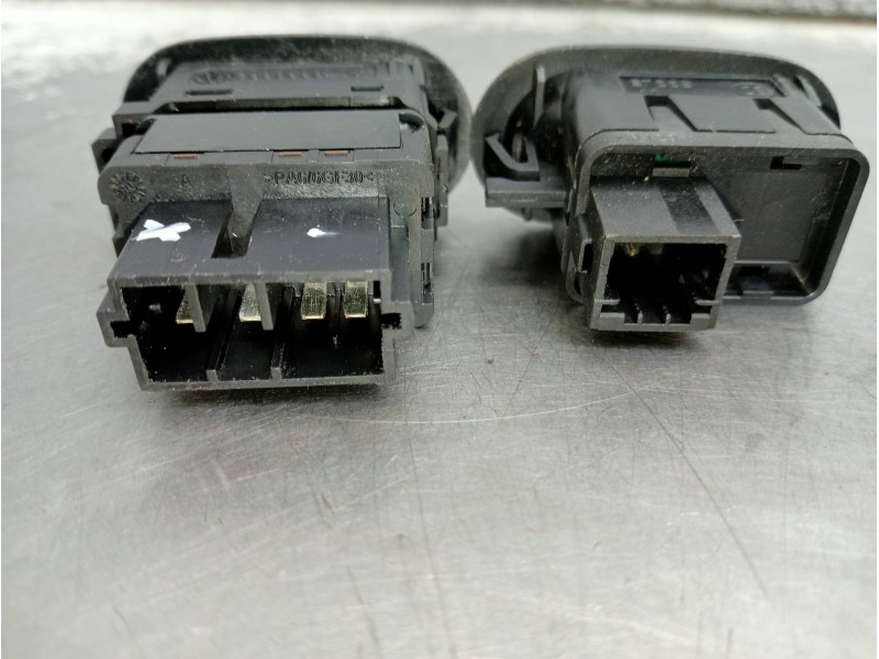 Recambio de mando elevalunas delantero izquierdo para citroen c3 1.4 hdi cool referencia OEM IAM 96605364XT 96401469XT CENTRAL