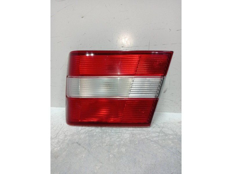 Recambio de piloto trasero derecho interior para volvo serie 940 berlina/familiar 2.3 cat referencia OEM IAM   