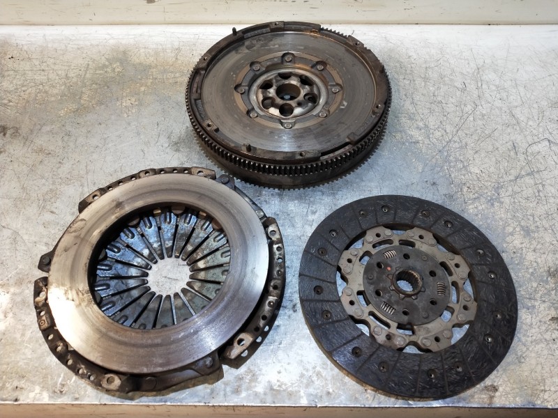 Recambio de kit embrague para audi a3 sportback (8p) 2.0 tdi limited edition (103kw) referencia OEM IAM   