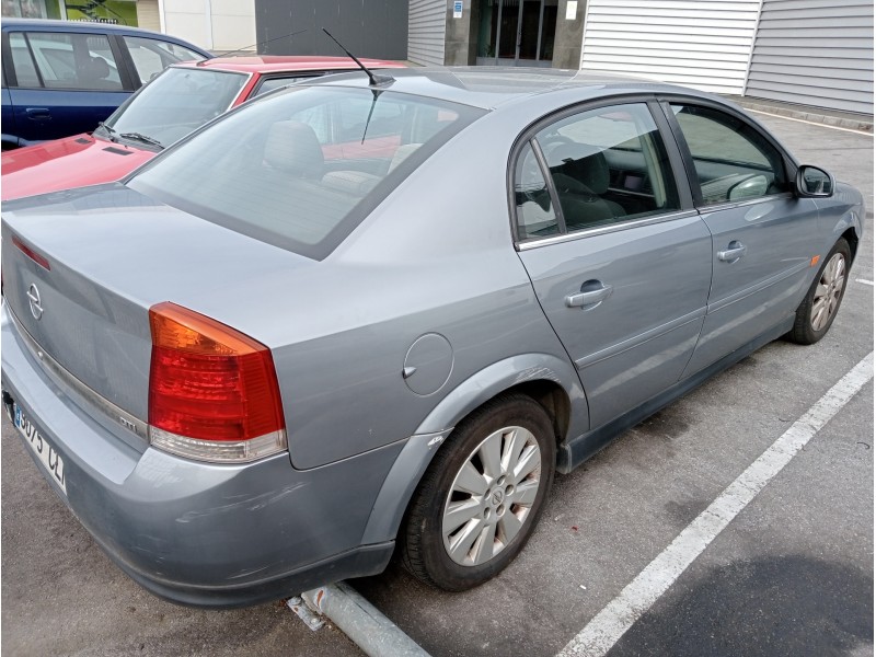 opel vectra c berlina del año 2003