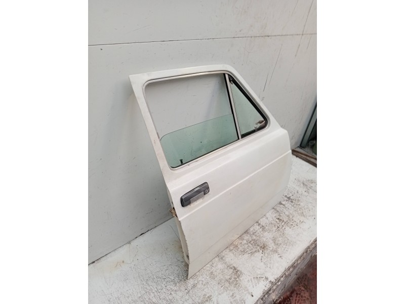 Recambio de puerta delantera derecha para seat 127 0.9 referencia OEM IAM   5P