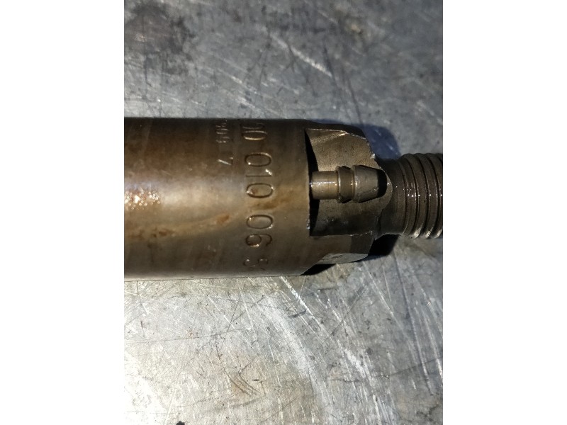 Recambio de inyector para mercedes clase c (w202) berlina 250 td (202.128) referencia OEM IAM 0000100651 KCE27S3 BOSCH