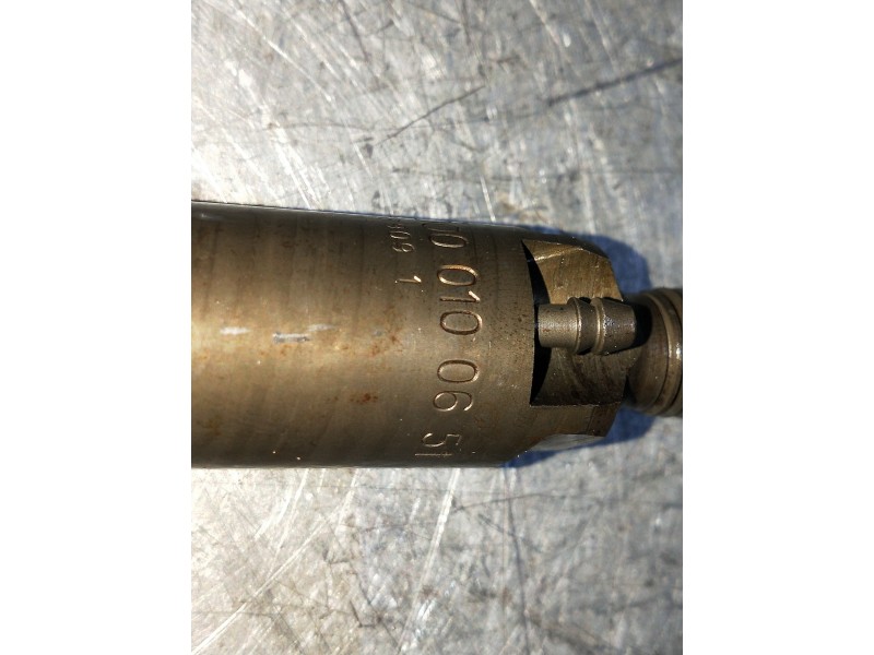 Recambio de inyector para mercedes clase c (w202) berlina 250 td (202.128) referencia OEM IAM 0000100651 KCE27S3 BOSCH