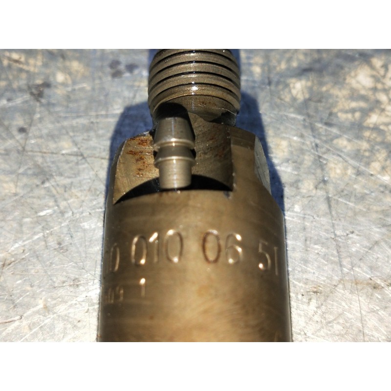 Recambio de inyector para mercedes clase c (w202) berlina 250 td (202.128) referencia OEM IAM 0000100651 KCE27S3 BOSCH