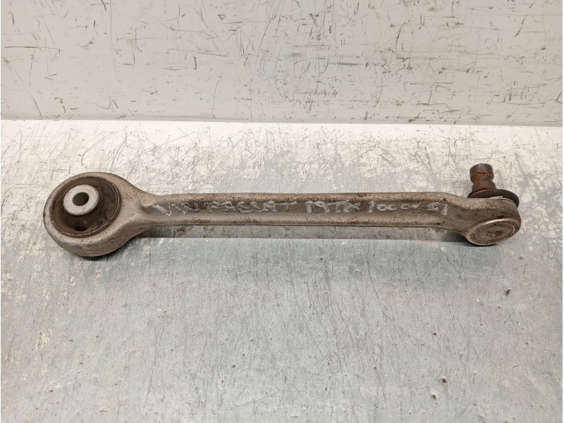 Recambio de brazo suspension superior delantero derecho para volkswagen passat berlina (3b3) executive referencia OEM IAM 8D0407