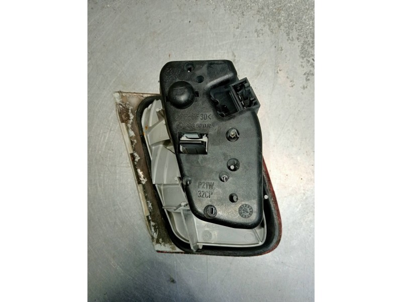 Recambio de piloto trasero derecho interior para bmw serie 3 berlina (e46) 320d referencia OEM IAM 6907946 388512 