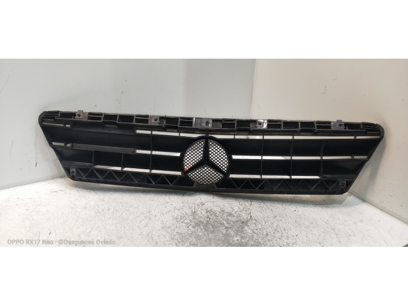 Recambio de rejilla delantera para mercedes clase a (w168) 170 cdi (168.008) referencia OEM IAM 1688800983  