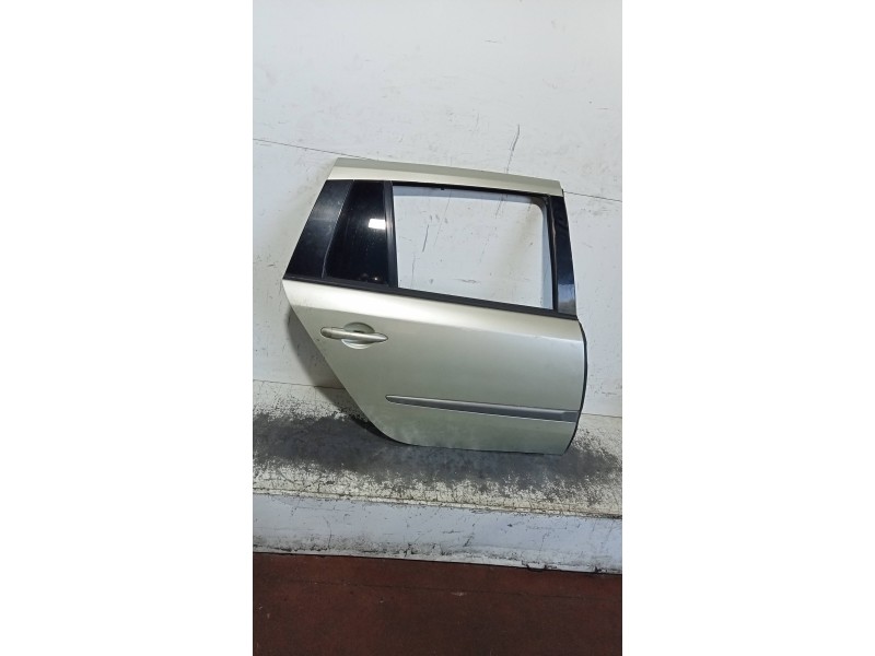 Recambio de puerta trasera derecha para renault laguna ii grandtour (kg0) dynamique luxe referencia OEM IAM   5P