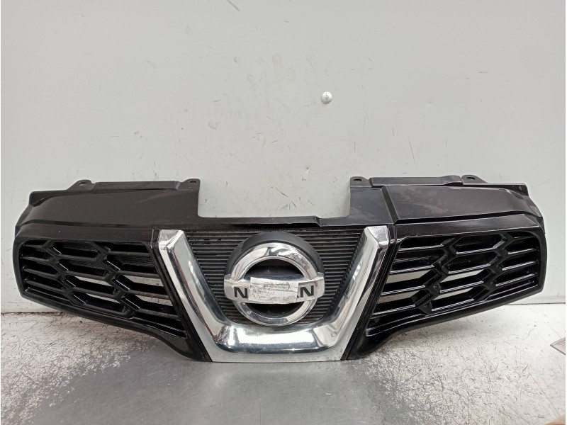 Recambio de rejilla delantera para nissan qashqai (j10) acenta referencia OEM IAM DS07325GA 10076 