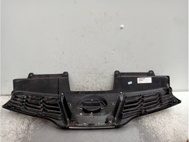 Recambio de rejilla delantera para nissan qashqai (j10) acenta referencia OEM IAM DS07325GA 10076 