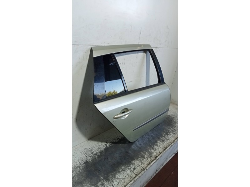 Recambio de puerta trasera derecha para renault laguna ii grandtour (kg0) dynamique luxe referencia OEM IAM   5P