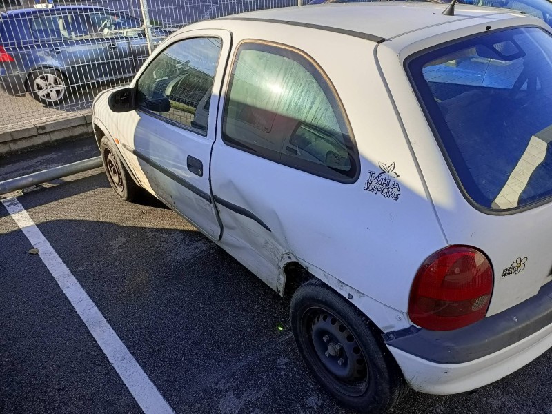 opel corsa b del año 2000