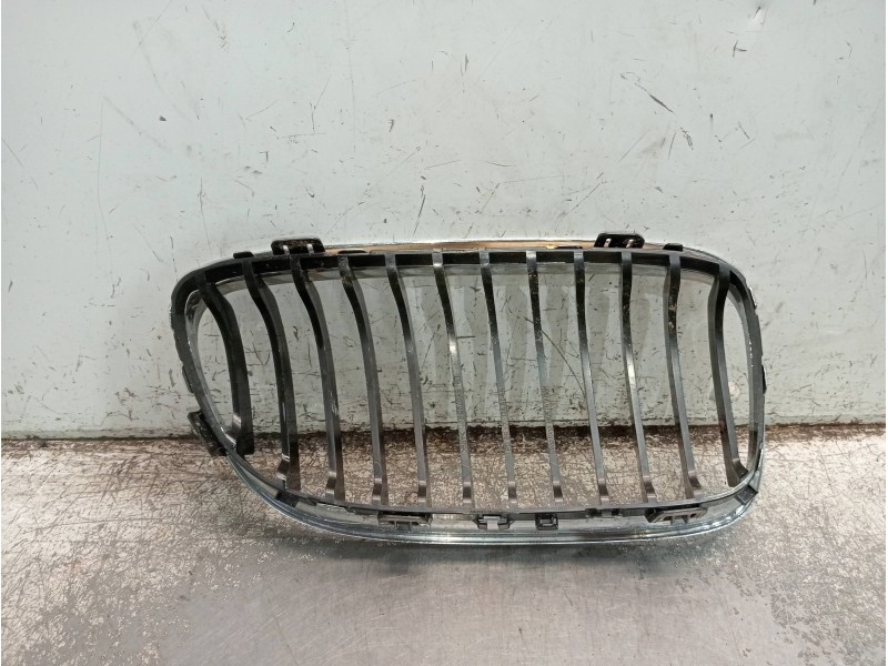 Recambio de rejilla delantera para bmw serie 3 berlina (e90) 318i referencia OEM IAM BM07059022A  IZQ