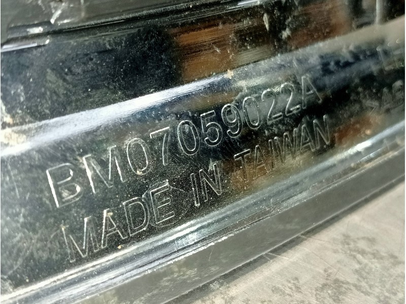 Recambio de rejilla delantera para bmw serie 3 berlina (e90) 318i referencia OEM IAM BM07059022A  IZQ