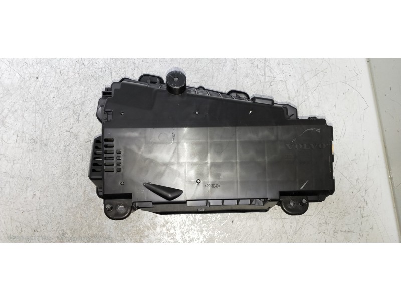 Recambio de pantalla multifuncion para volvo v60 cross country pro awd referencia OEM IAM P31473546  