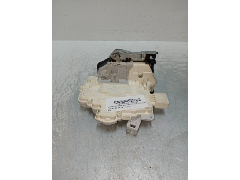 Recambio de motor cierre centralizado trasero izquierdo para audi a3 (8v) 1.6 tdi referencia OEM IAM A046879  4P