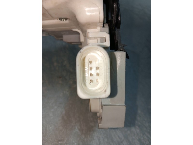 Recambio de motor cierre centralizado delantero izquierdo para audi a3 (8v) 1.6 tdi referencia OEM IAM A046879  4P