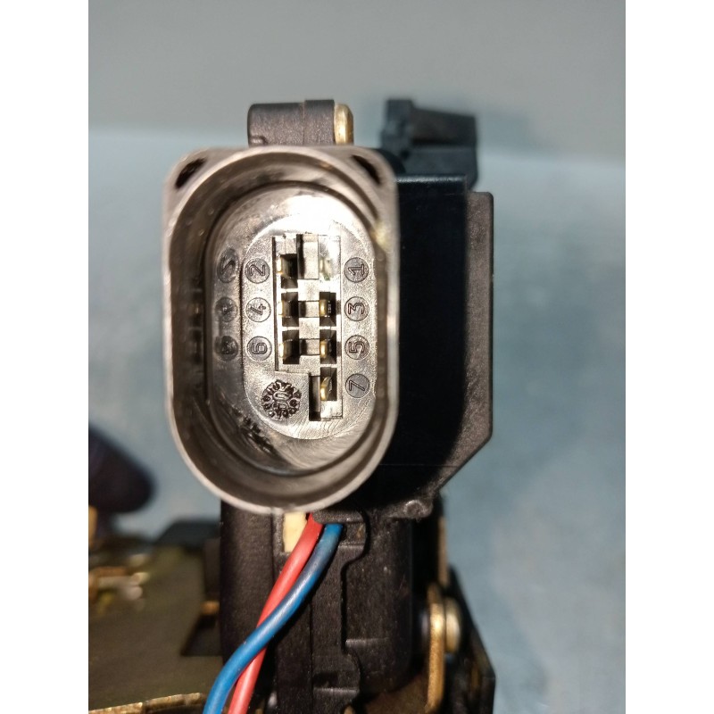 Recambio de motor cierre centralizado trasero derecho para audi a4 berlina (8e) 2.5 v6 24v tdi referencia OEM IAM   4P