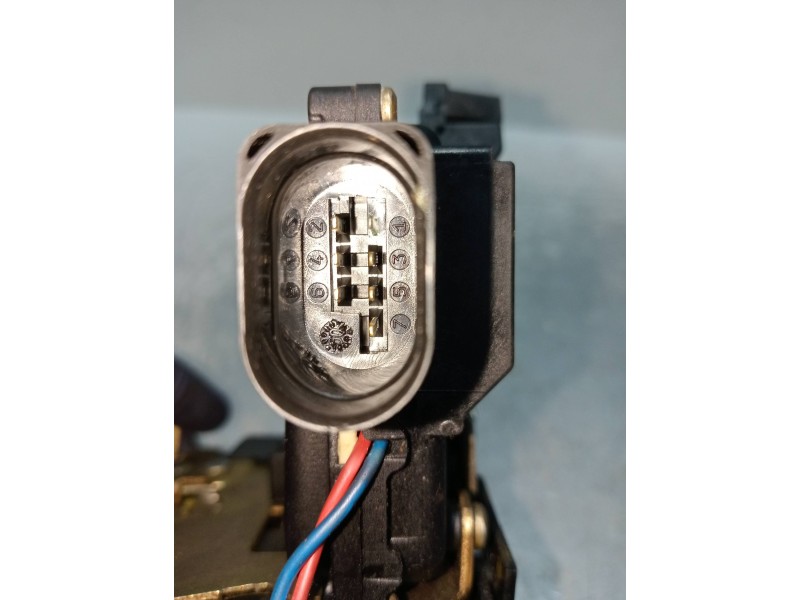 Recambio de motor cierre centralizado trasero derecho para audi a4 berlina (8e) 2.5 v6 24v tdi referencia OEM IAM   4P