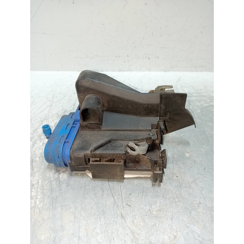 Recambio de motor cierre centralizado trasero derecho para audi a4 berlina (b5) 1.9 tdi referencia OEM IAM 8D0839015A  4P