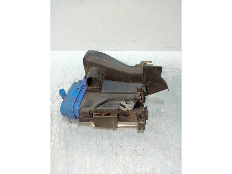 Recambio de motor cierre centralizado trasero derecho para audi a4 berlina (b5) 1.9 tdi referencia OEM IAM 8D0839015A  4P