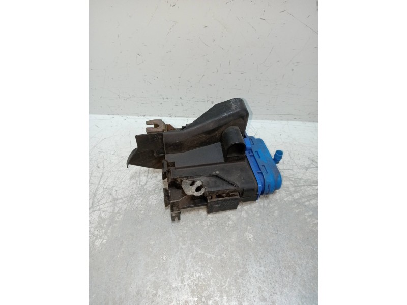 Recambio de motor cierre centralizado trasero izquierdo para audi a4 berlina (b5) 1.9 tdi referencia OEM IAM 8D0839015A  4P