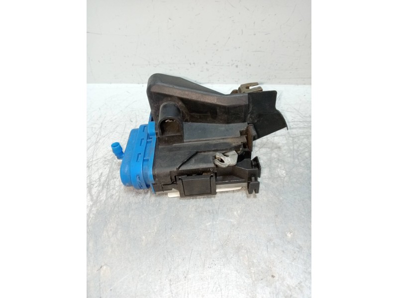 Recambio de motor cierre centralizado trasero derecho para audi a4 berlina (b5) 1.8 referencia OEM IAM 8D0839016A  4P